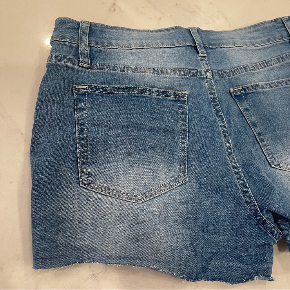 Amazon distressed cut off Jean shorts - Picture 8 of 13